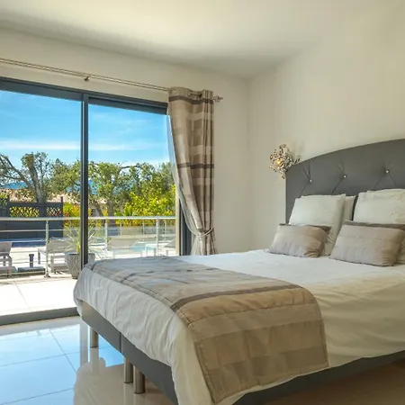 Les Arbousiers - Piscine Chauffée Sécurisée - 210m2 - 4 *