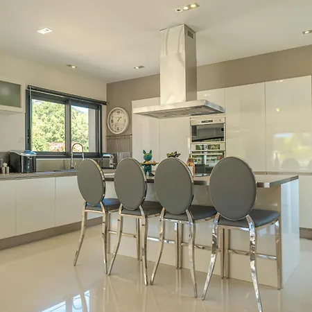 Les Arbousiers - Piscine Chauffée Sécurisée - 210m2 - 4 Appartement *