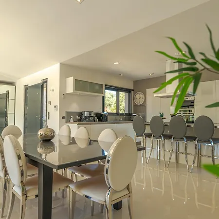 Les Arbousiers - Piscine Chauffée Sécurisée - 210m2 - 4 Appartement