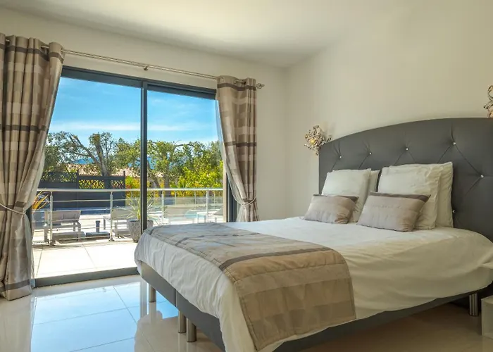 Les Arbousiers - Piscine Chauffée Sécurisée - 210m2 - 4 *