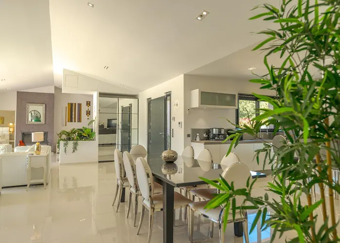 Les Arbousiers - Piscine Chauffée Sécurisée - 210m2 - 4 Apartamento *