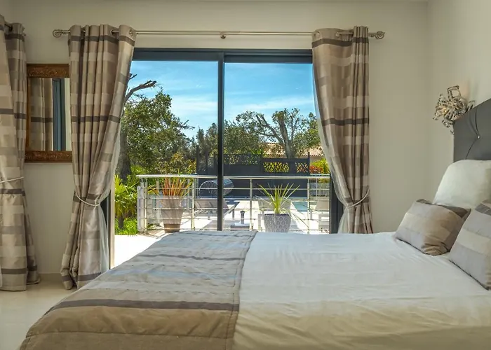 Les Arbousiers - Piscine Chauffée Sécurisée - 210m2 - 4 *