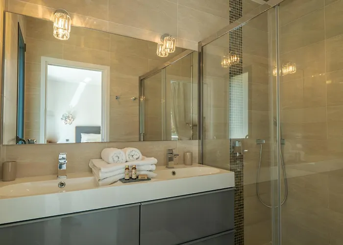 Les Arbousiers - Piscine Chauffée Sécurisée - 210m2 - 4 *