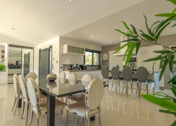 Les Arbousiers - Piscine Chauffee Securisee - 210m2 - 4 Apartment