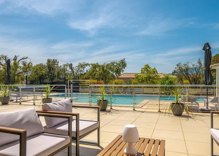 Les Arbousiers - Piscine Chauffée Sécurisée - 210m2 - 4 *