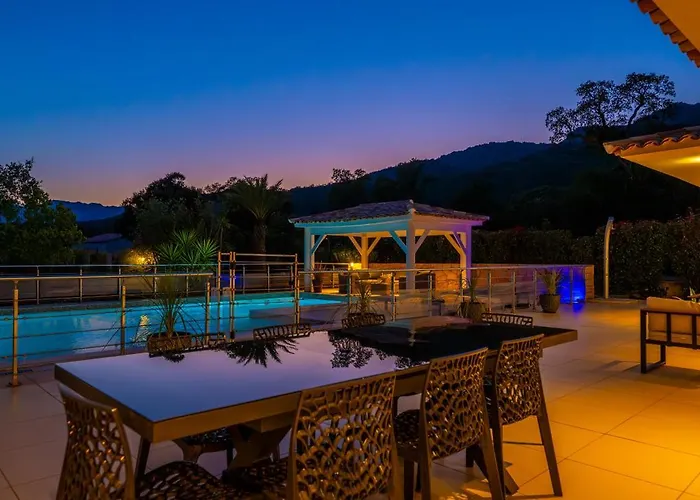 Les Arbousiers - Piscine Chauffée Sécurisée - 210m2 - 4 Apartamento