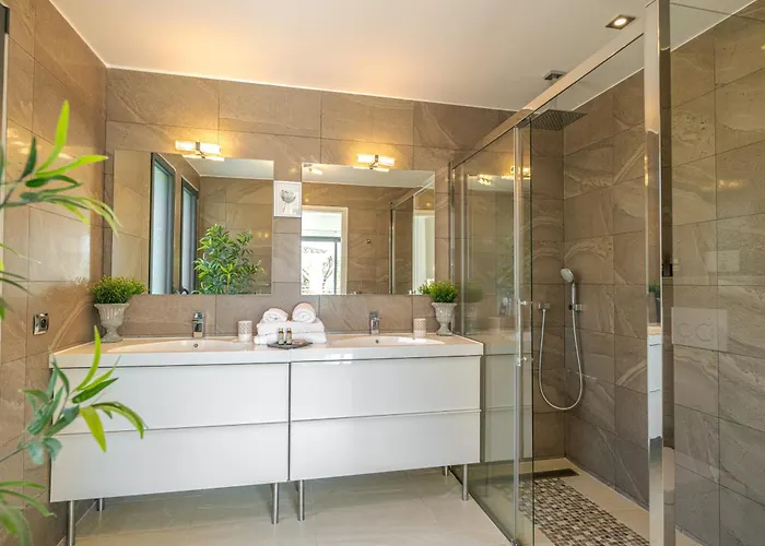 Les Arbousiers - Piscine Chauffee Securisee - 210m2 - 4 Apartment