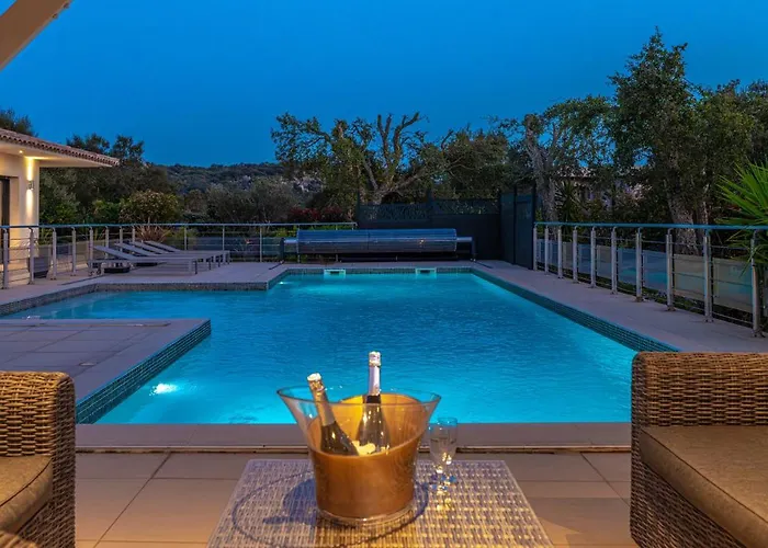 Les Arbousiers - Piscine Chauffée Sécurisée - 210m2 - 4 Apartamento