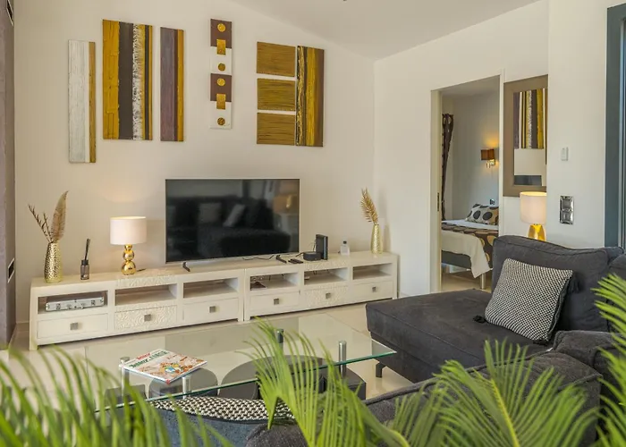 Les Arbousiers - Piscine Chauffée Sécurisée - 210m2 - 4 *